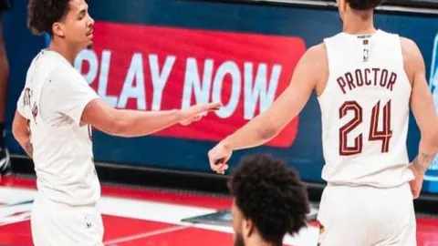 “探秘Vlog：土耳其“瓷艺瑰宝”展展陈千余件中国瓷器精品！”